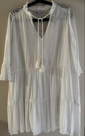 Hübsches Sommerkleid in weiss, 36 – Boho-Look mit Fransen