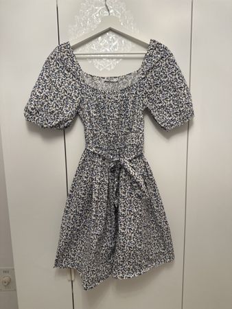 Kleid NA-KD geblümt Grösse 36 neuwertig