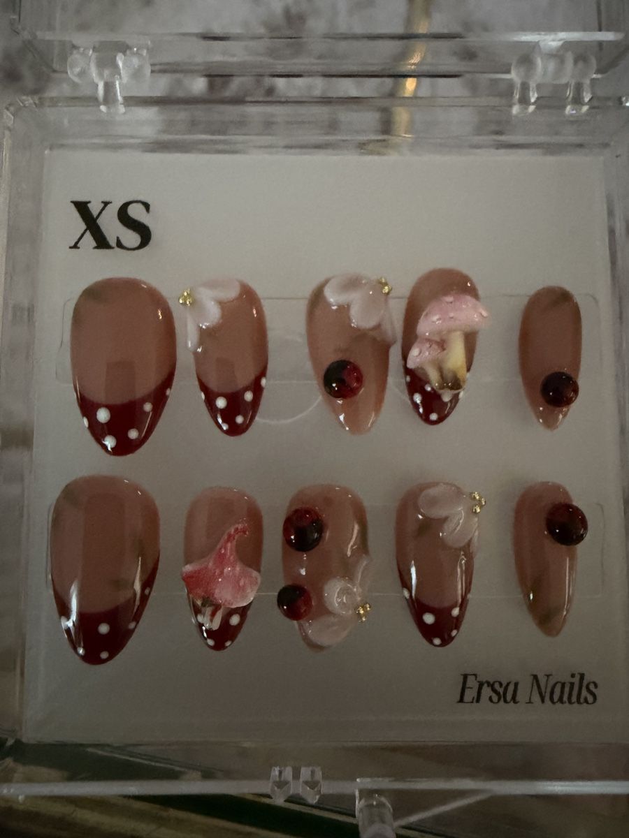 Ongles artificiels: Press on nails – Neuf avec emballage d'origine à Pfäffikon ZH par JanineZ98