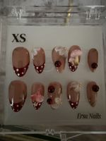 Press on nails