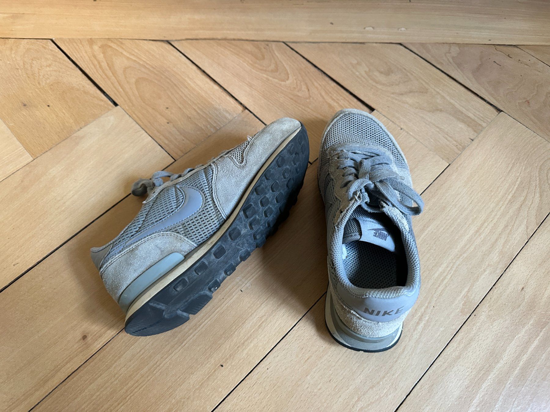 Nike Scarpe da donna: NIKE Internationalist Sneaker hellgrau 35.5 – Usato da Zürich venduto da Diazaio 3