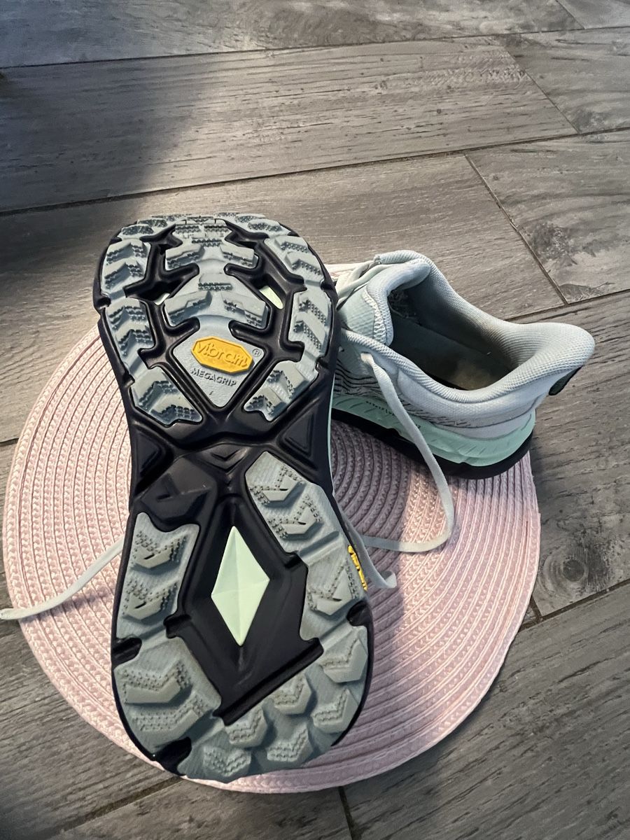 Hoka One One Scarpe da donna: Chaussures Hoka 37.5 – Usato da Saxon venduto da Marine11