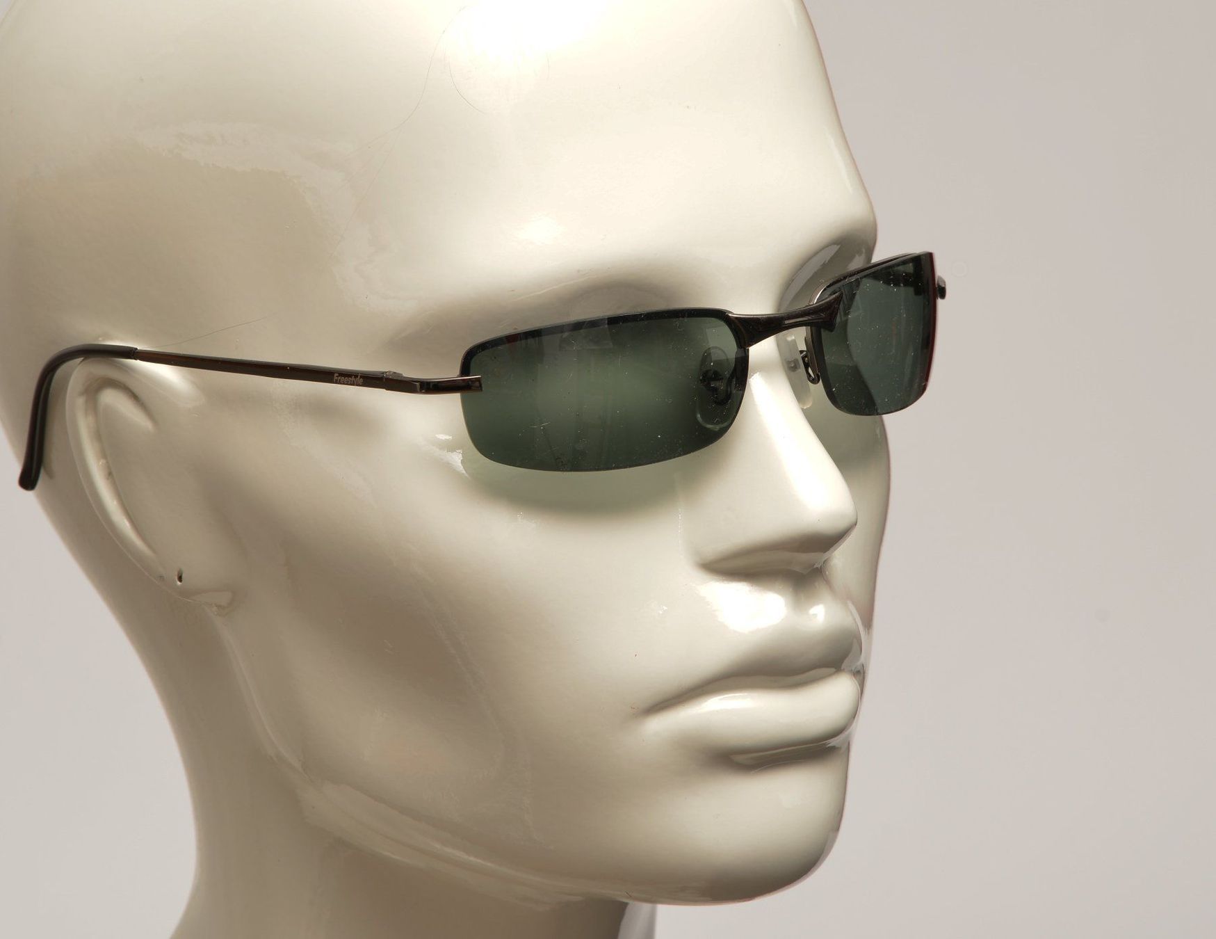 Occhiali & Lenti: Topmodische Freestyle Sonnenbrille dunkler Filter – Nuovo e nell'imballaggio originale da Neerach venduto da i-style24