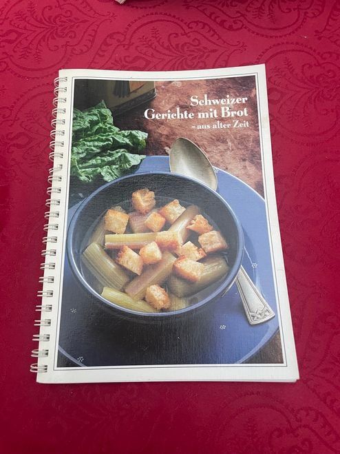 Libri: Schweizer Gerichte mit Brot - aus alter Zeit – Usato da Bergdietikon venduto da Book-4-you_2nd