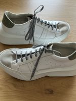 Designer Sneaker aus Mykonos