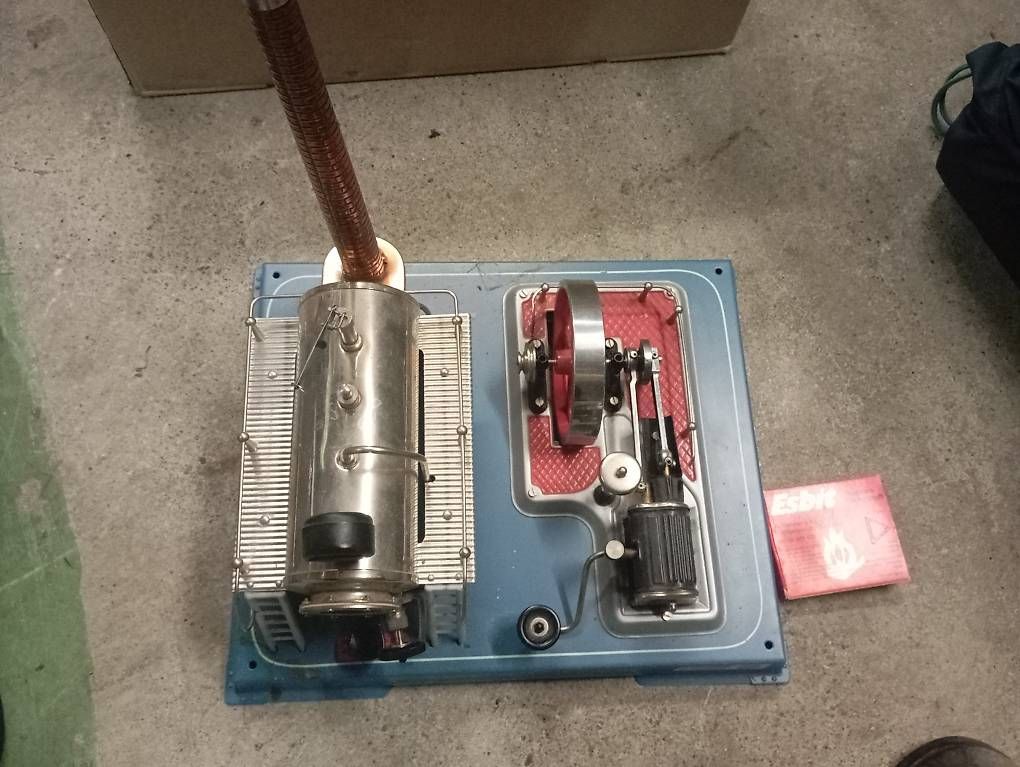 Wilesco Kit di modellismo & Modellini statici: Dampfmaschine von wilesco – Usato da Basel venduto da Petergunn