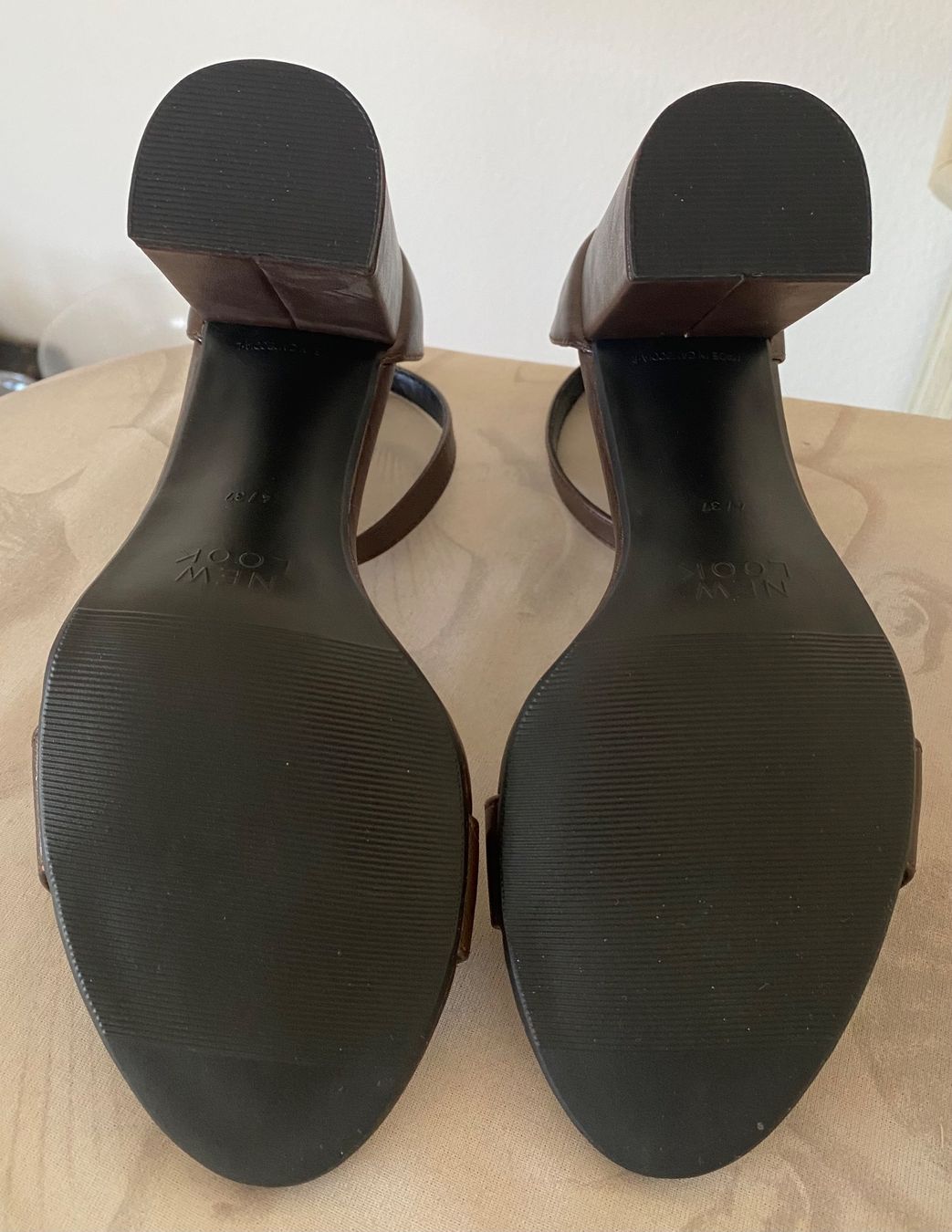 Scarpe da donna: Sandalen in Braun, Gr. 37, Neu – Nuovo (secondo la descrizione) da Zürich venduto da Maria2021 4