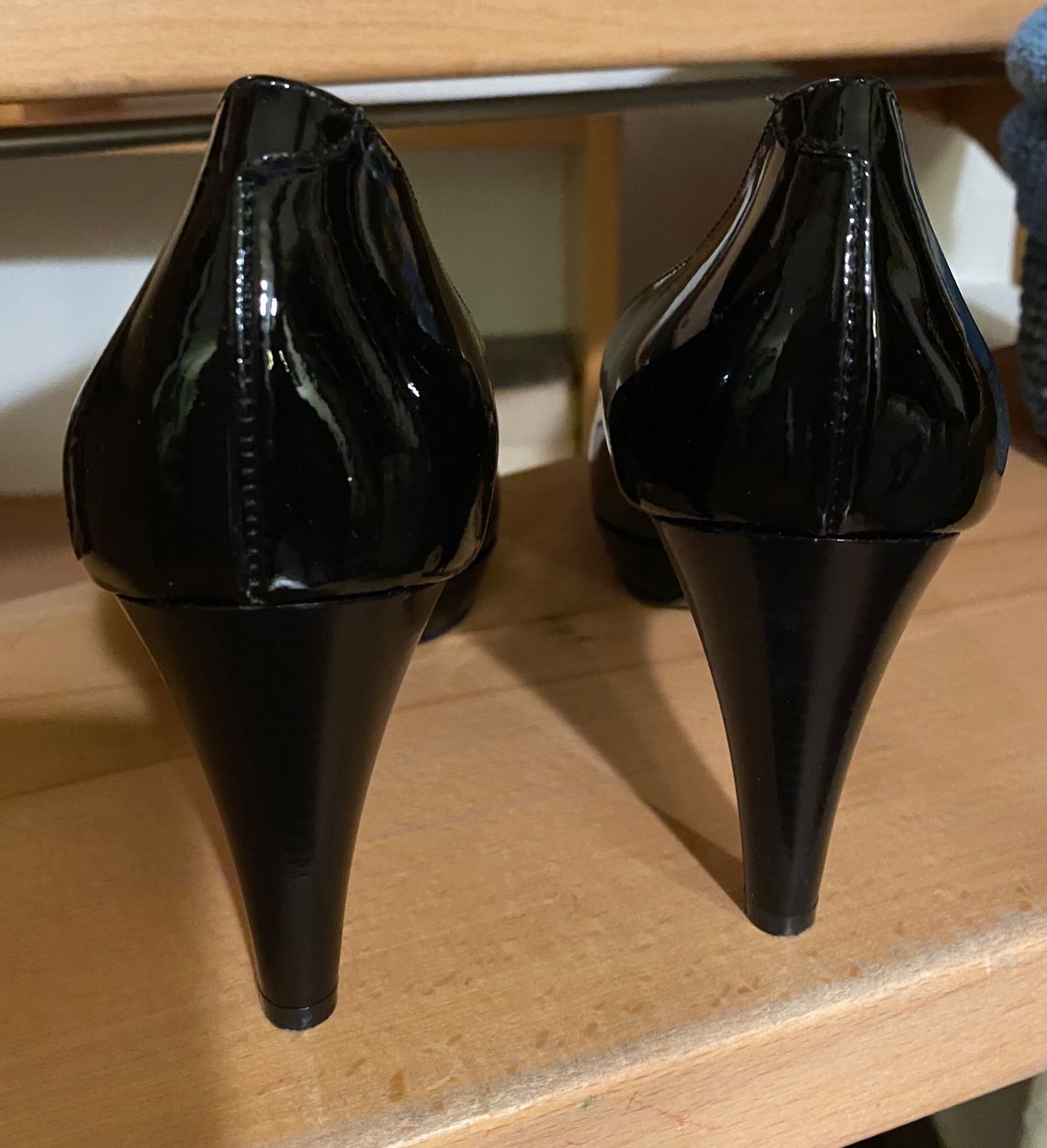 Scarpe da donna: Lackleder Damenschuh Grösse 40 – Usato da Russikon venduto da Honolulu-2019 2