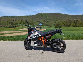 KTM 690 Duke R (2011)