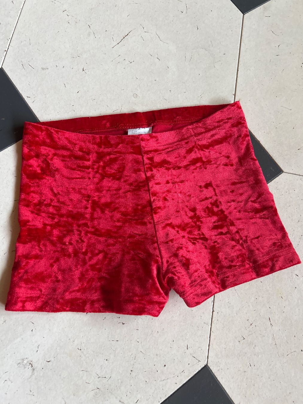 Pantaloni: Samt-Turnhösli Grösse 128 – Usato da Bubikon venduto da arvaka