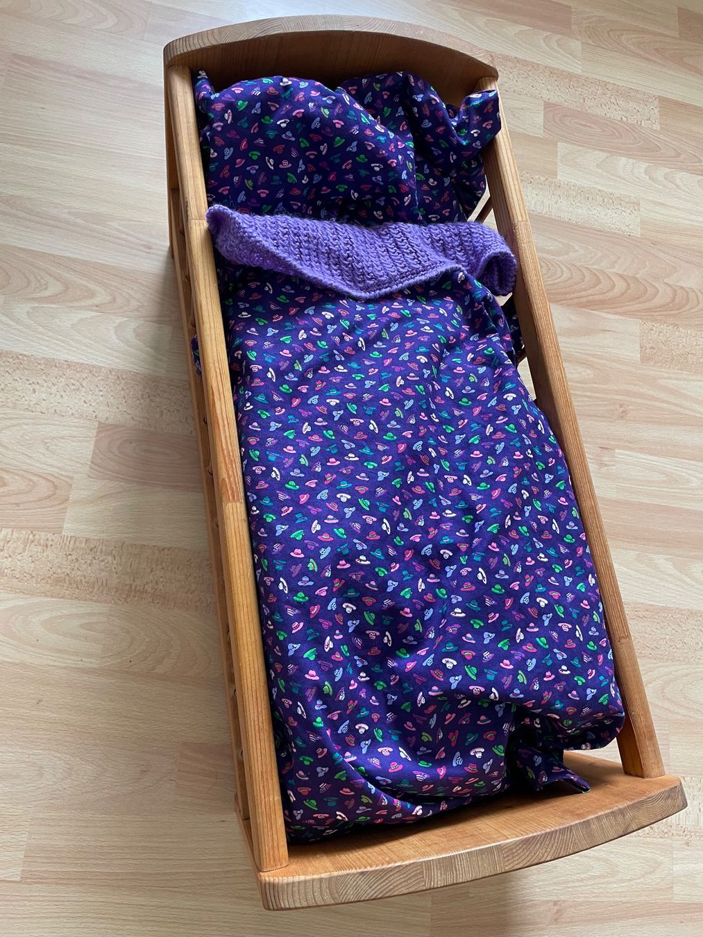 Giocattoli: Puppenbett mit Inhalt – Usato da Eglisau venduto da ros_8rx6 1