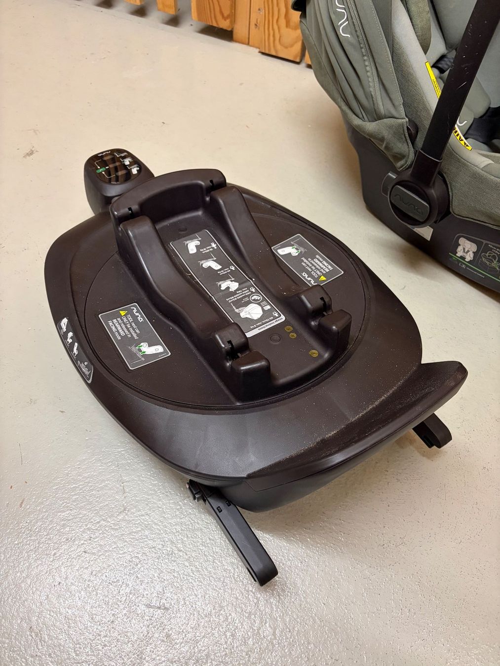 Nuna Seggiolini per auto: Nuna Babyschale pipa NEXT mit Isofix-Basis BASE NEXT – Usato da Steinmaur venduto da muvtec 4