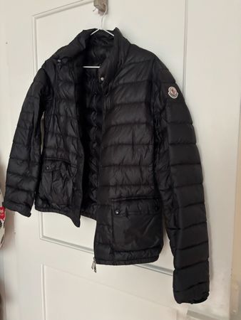 Dünne Moncler Daunenjacke, schwarz, Grösse L Zustand!