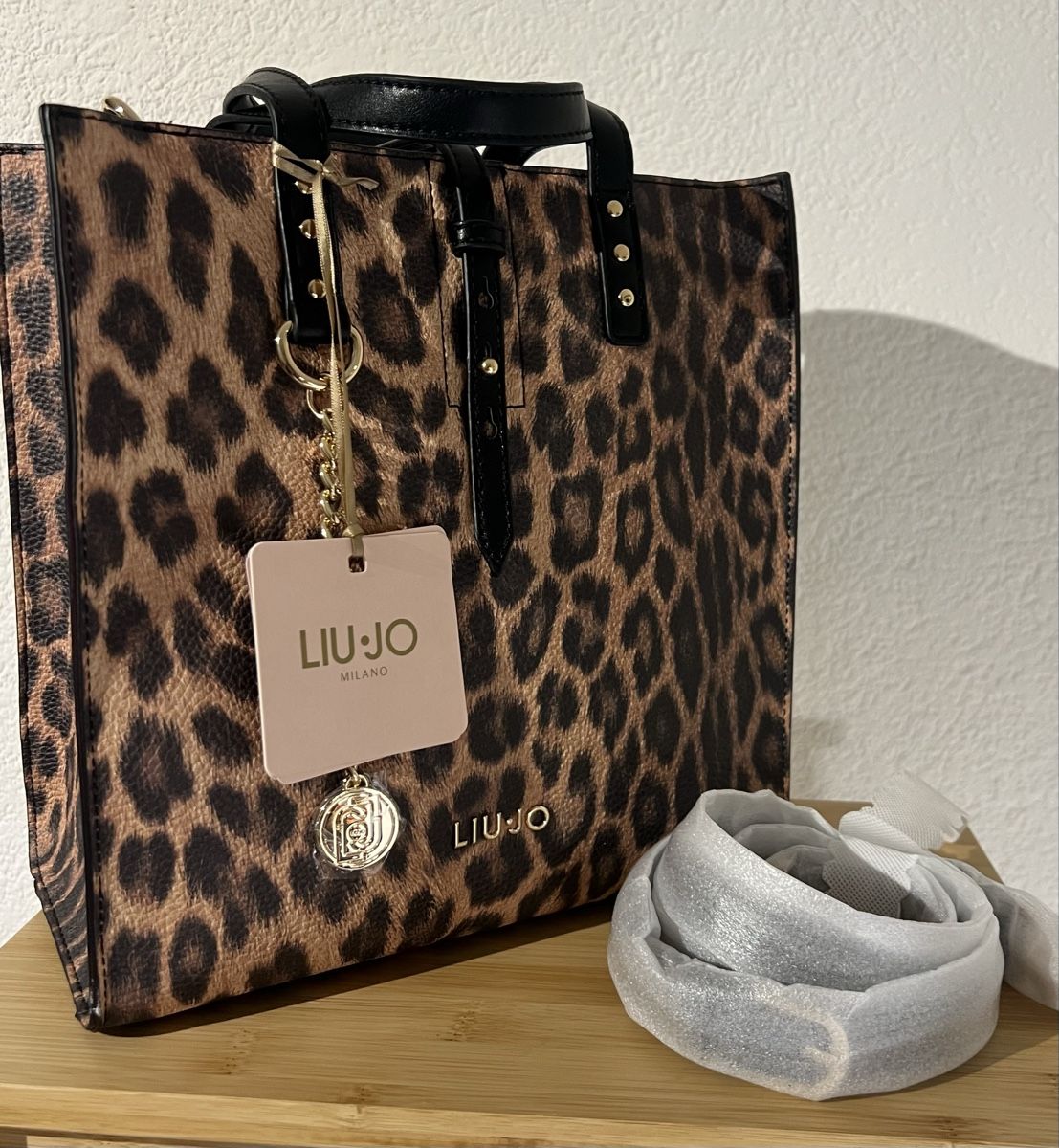 Liu Jo Borse da donna: Sac LiuJo, motifs léopard – Nuovo (secondo la descrizione) da St-Pierre-Clages venduto da ste_xk6p 1