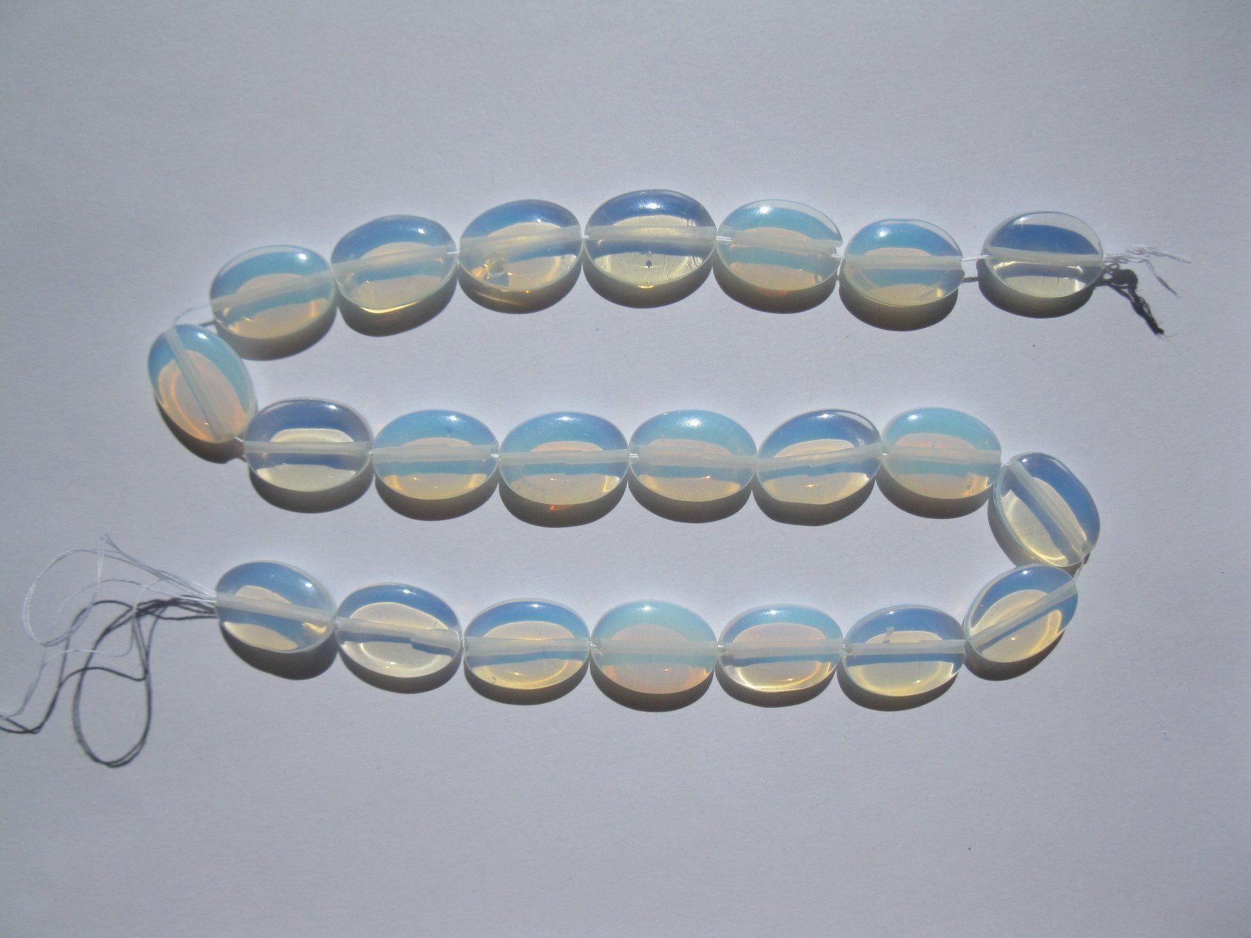 Perle (finte): 1 Strang Opalith, oval, 12 x 17mm – Nuovo e nell'imballaggio originale da St. Margarethen TG venduto da LuanaKa