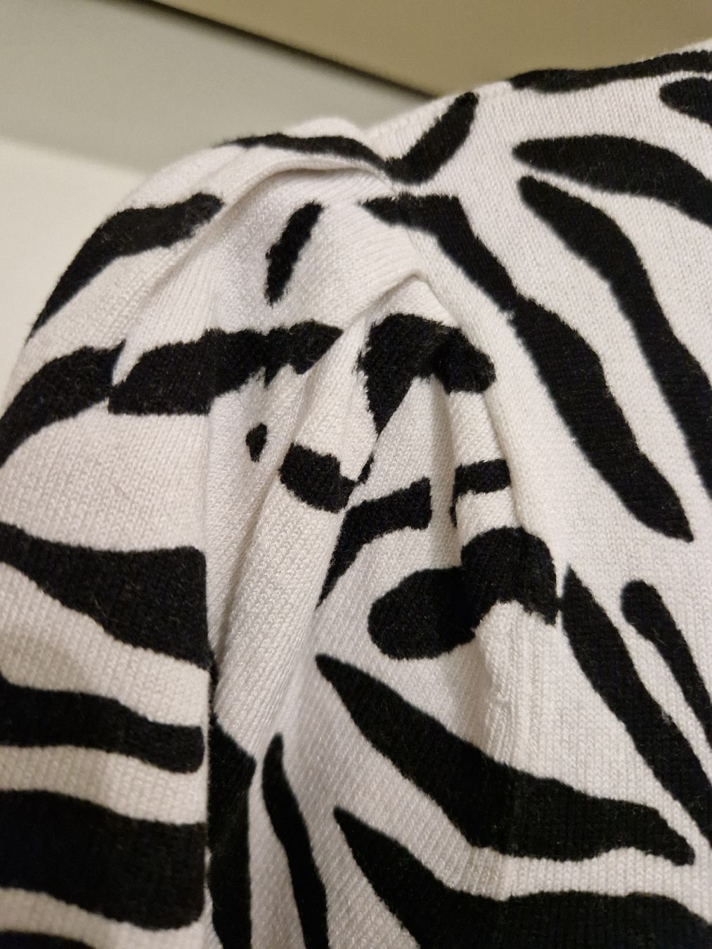 Tops: Kurzarmpullover Zebra Size 12 (40) – Gebraucht aus Fislisbach von mka_km8f 4