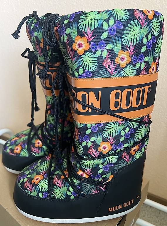 Damenschuhe: Moon Boot floral bunt Gr. 39-41 – Gebraucht aus Bern von Happyturtle 1