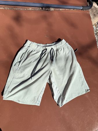 Short Decathlon Homme, taille L, couleur vert d'eau🌿