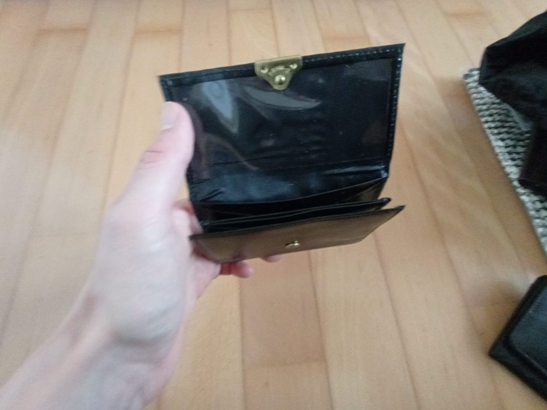 Brieftaschen: Portemonnaie schwarz – Gebraucht aus Wädenswil von Mirm1.0 1