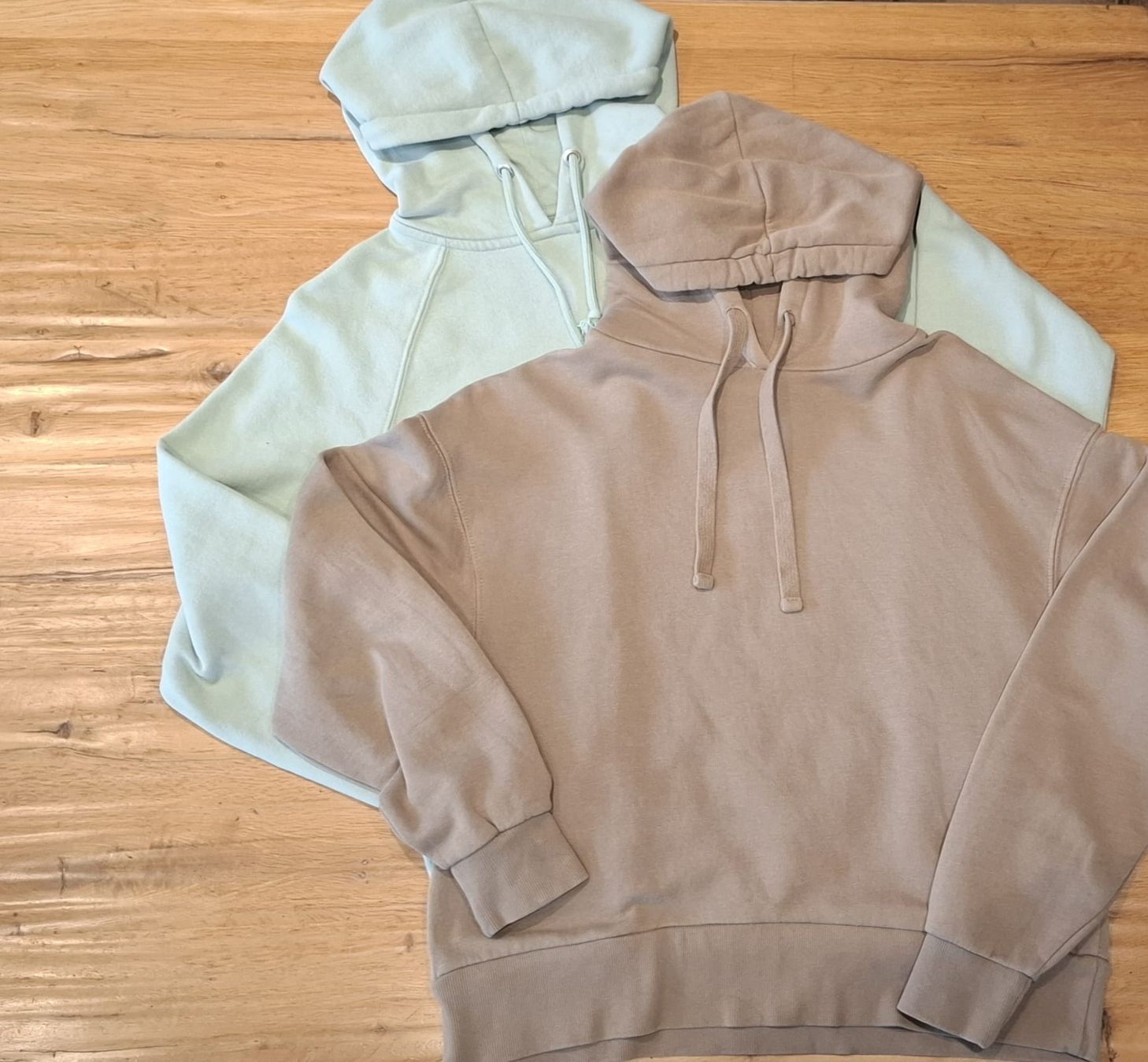 Lotti di vestiti: XS & S Grösse, 2er SET Kapuzenpullover – Usato da Nottwil venduto da echtMOMO