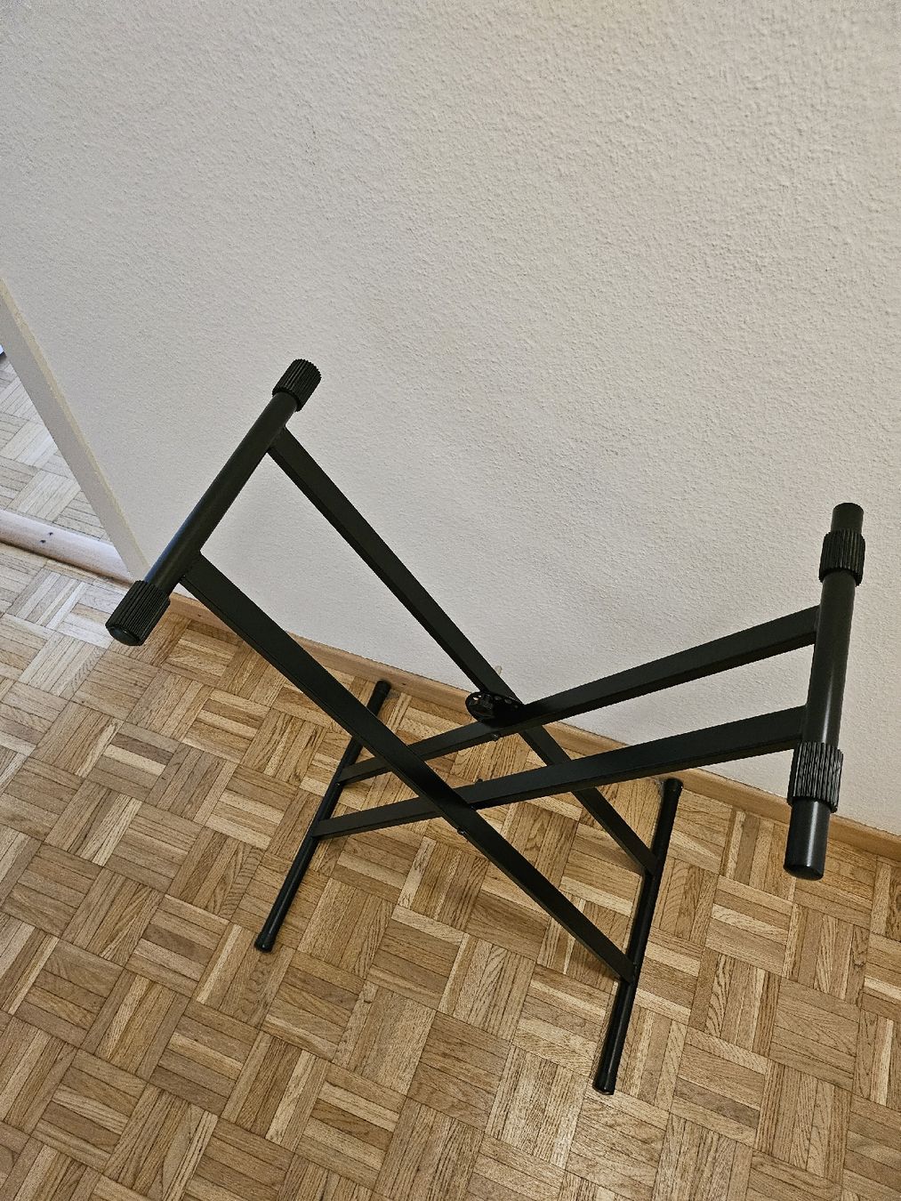 Instrumenten-& Notenständer: Support clavier numérique  , comme neuf  – Neu (gemäss Beschreibung) aus Meyrin von nade07