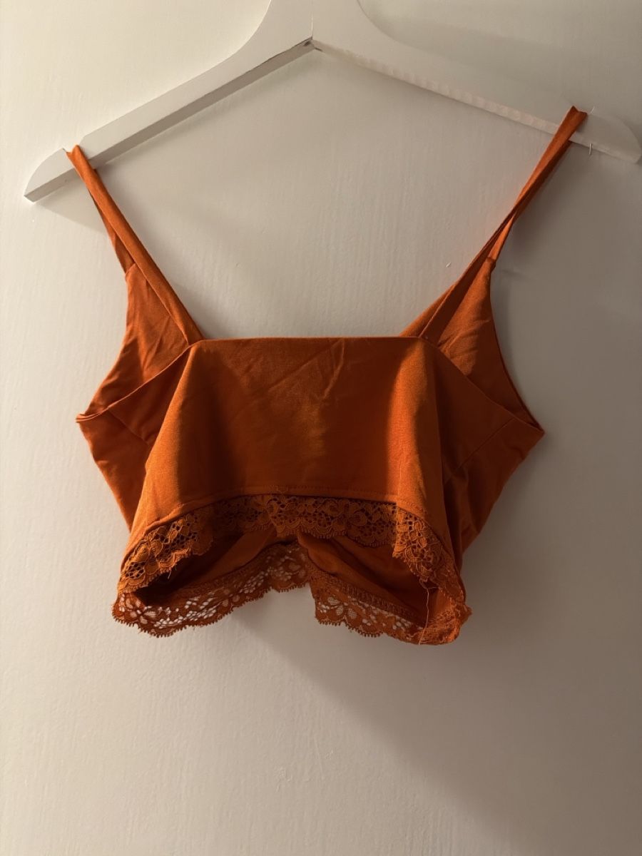 Bershka Tops: Crop Top orange mit Spitze – Gebraucht aus zürich von resagrev 1