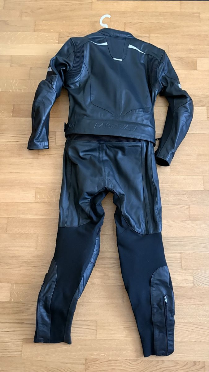 Lotti di vestiti: Motorradkombi Leder schwarz 2-Teiler - Gr. M – Usato da Breitenbach venduto da holla_die_waldfee 1