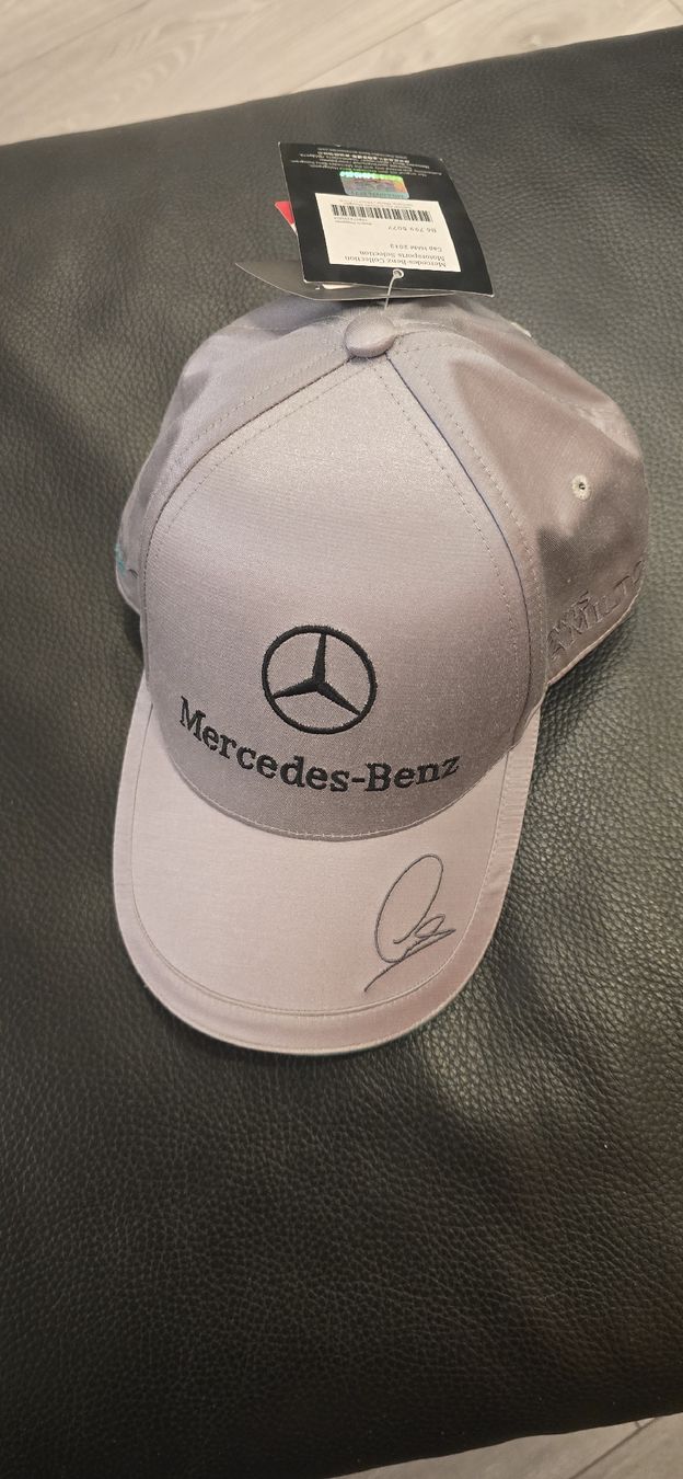 Puma Sonstige Kleidung & Accessoires: Mercedes AMG  Petronas Cape – Neu (gemäss Beschreibung) aus Kriens von Frakmuend