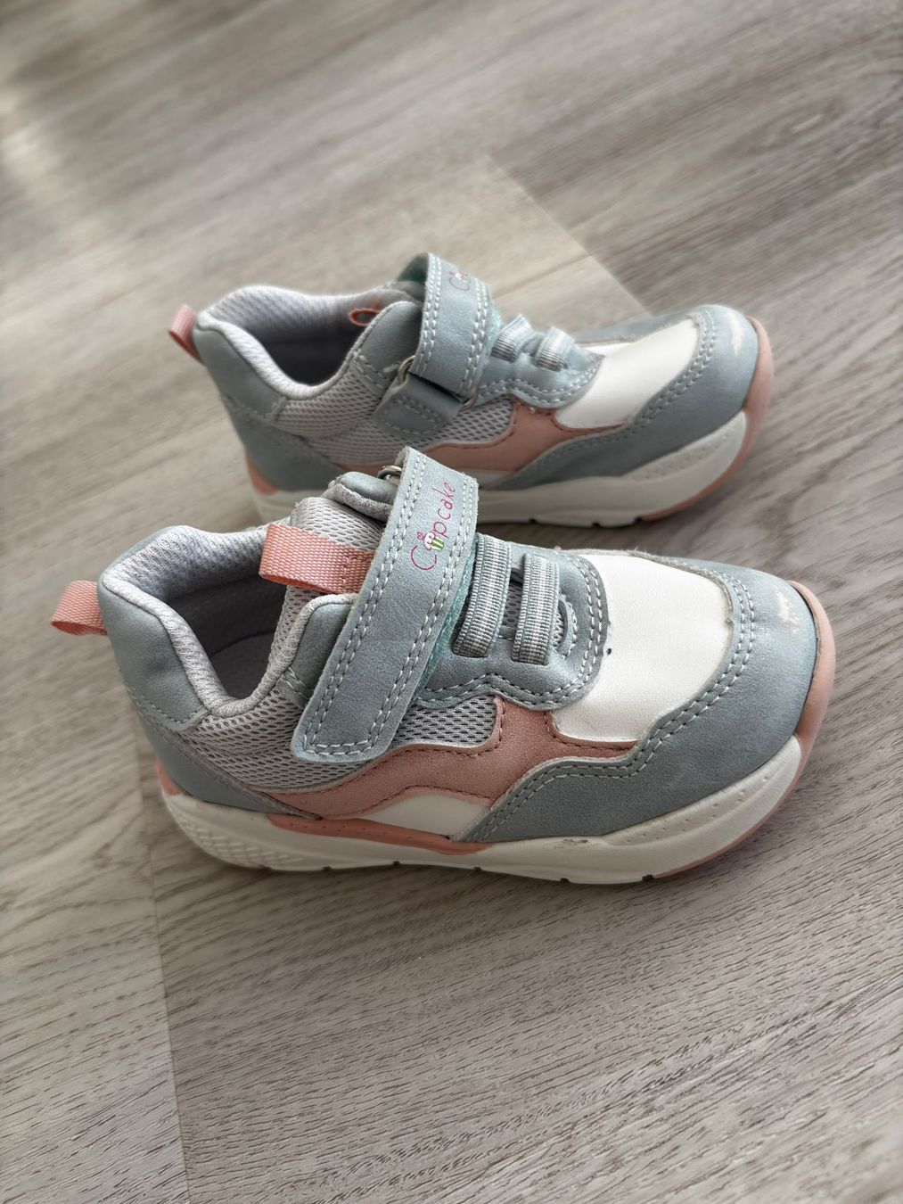 Schuhe für Jungen: Kindersneaker, Gr. 22 – Gebraucht aus Hochfelden von rub_rnw5 1