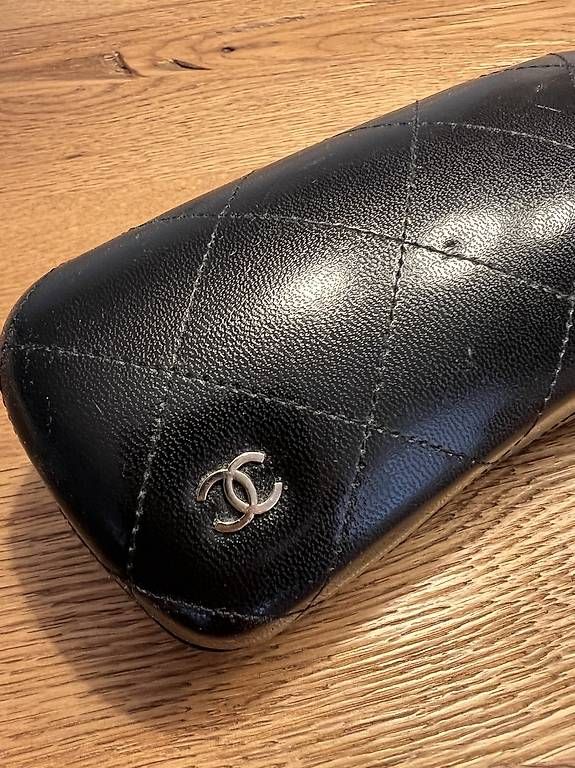 Chanel Autres vêtements & accessoires: Chanel Brillenetui – D'occasion à Baar par Branka3 1