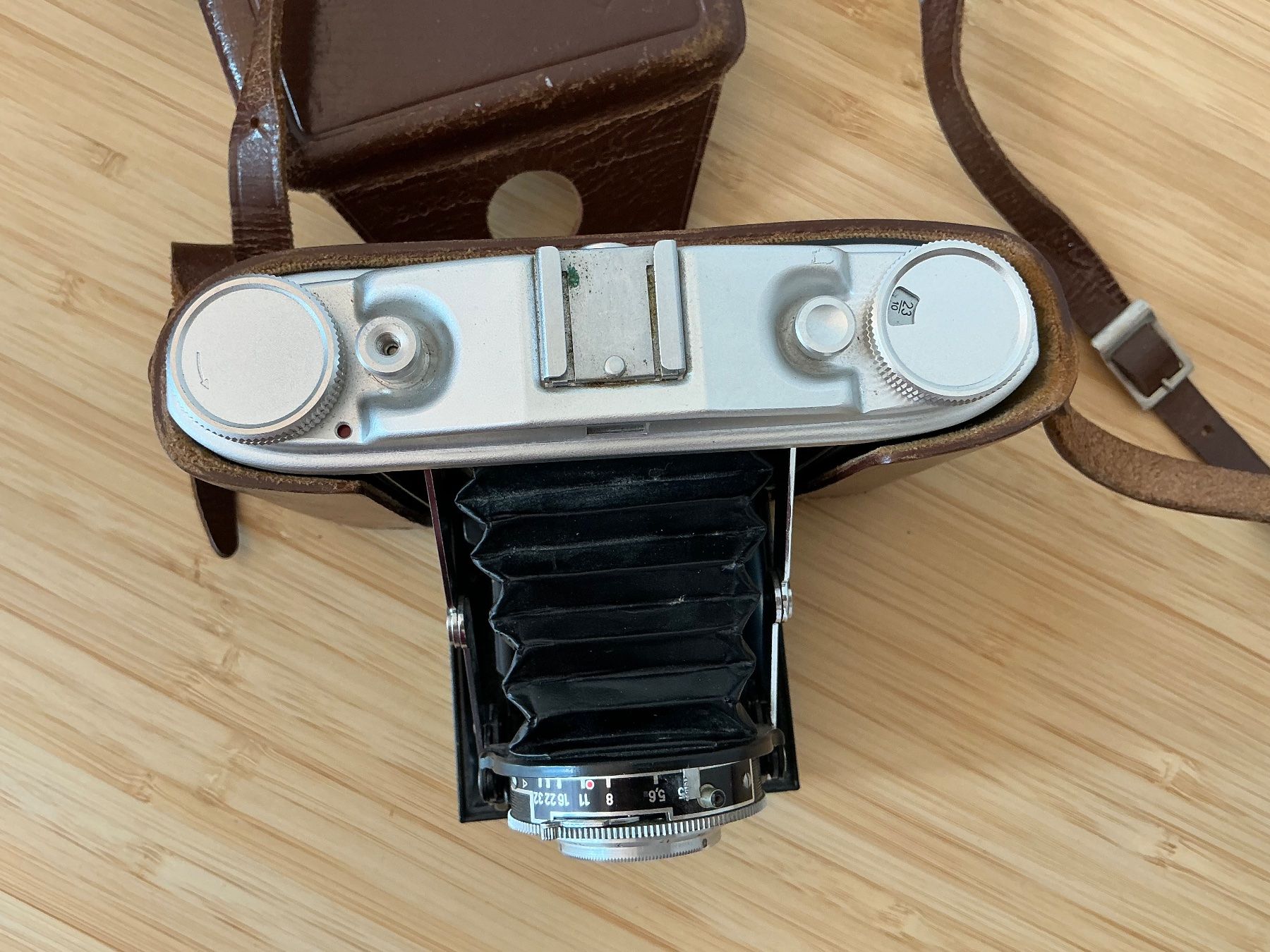 Agfa Appareil photo: Agfa Isolette I Kamera mit Ledertasche – Défectueux à Zürich par tan_gp95 1