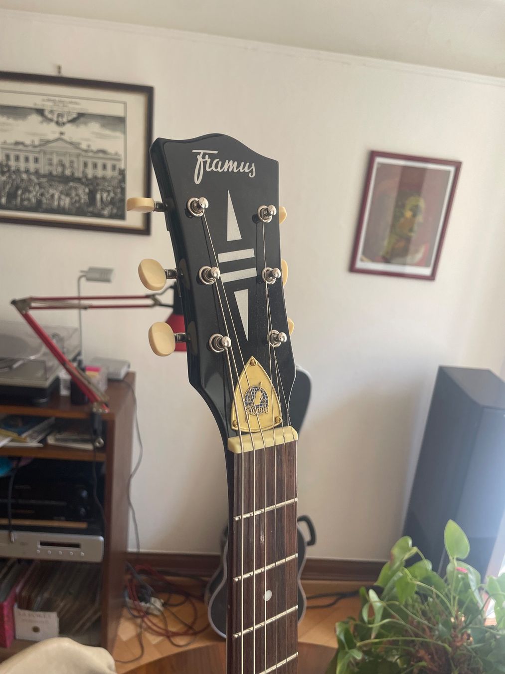 Framus Musikinstrumente: 2011 Framus Hollywood Guitar – Gebraucht aus Zürich von Arcana_Fail 1