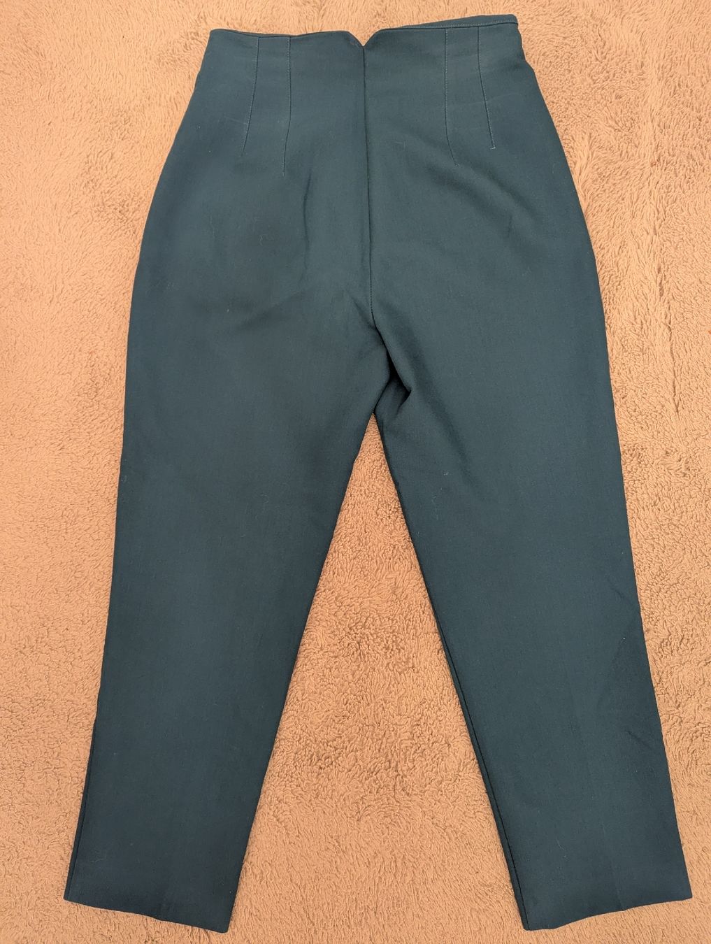 Zara Pantaloni: pantalon Zara L  – Usato da Montreux venduto da dem_gyt9 3