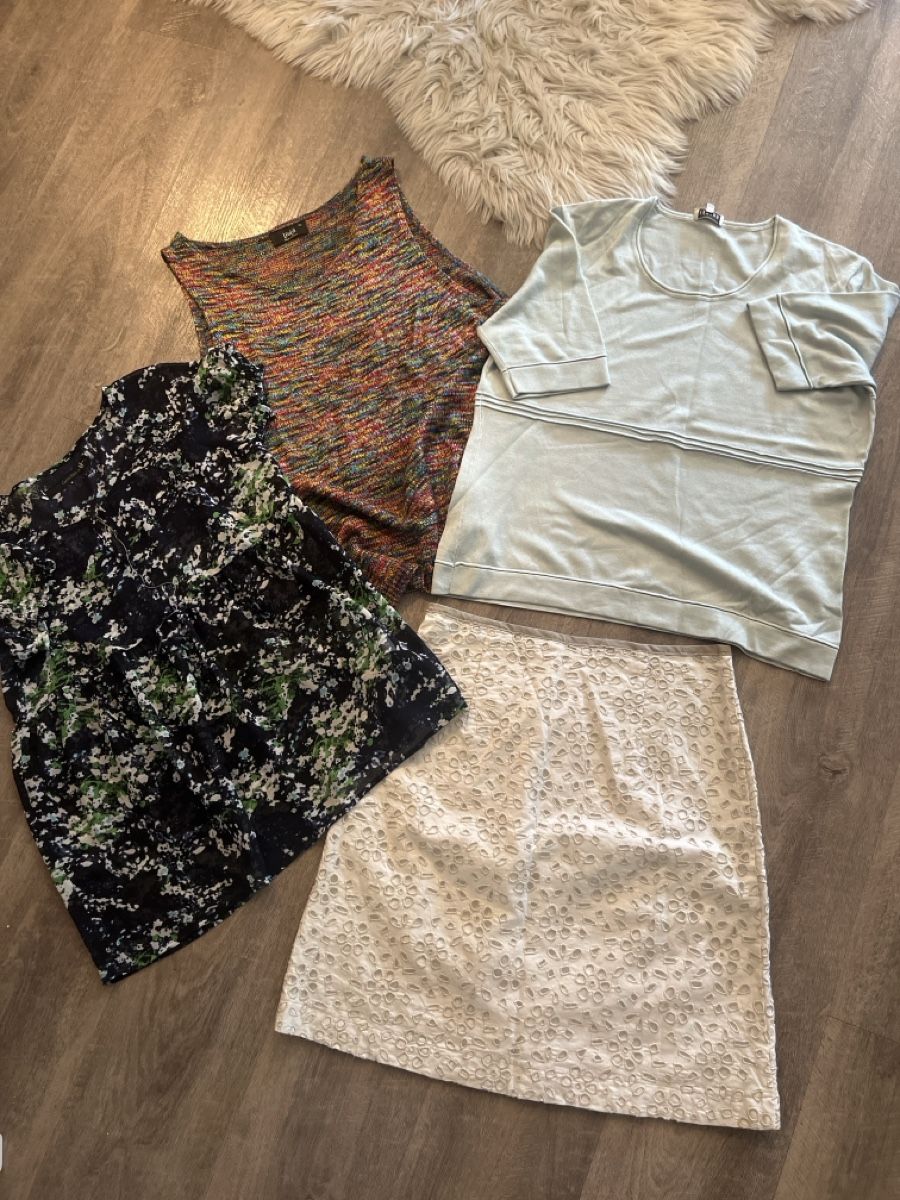 Lots de vêtements: Diversi vestiti – D'occasion à Davesco-Soragno par paperoga