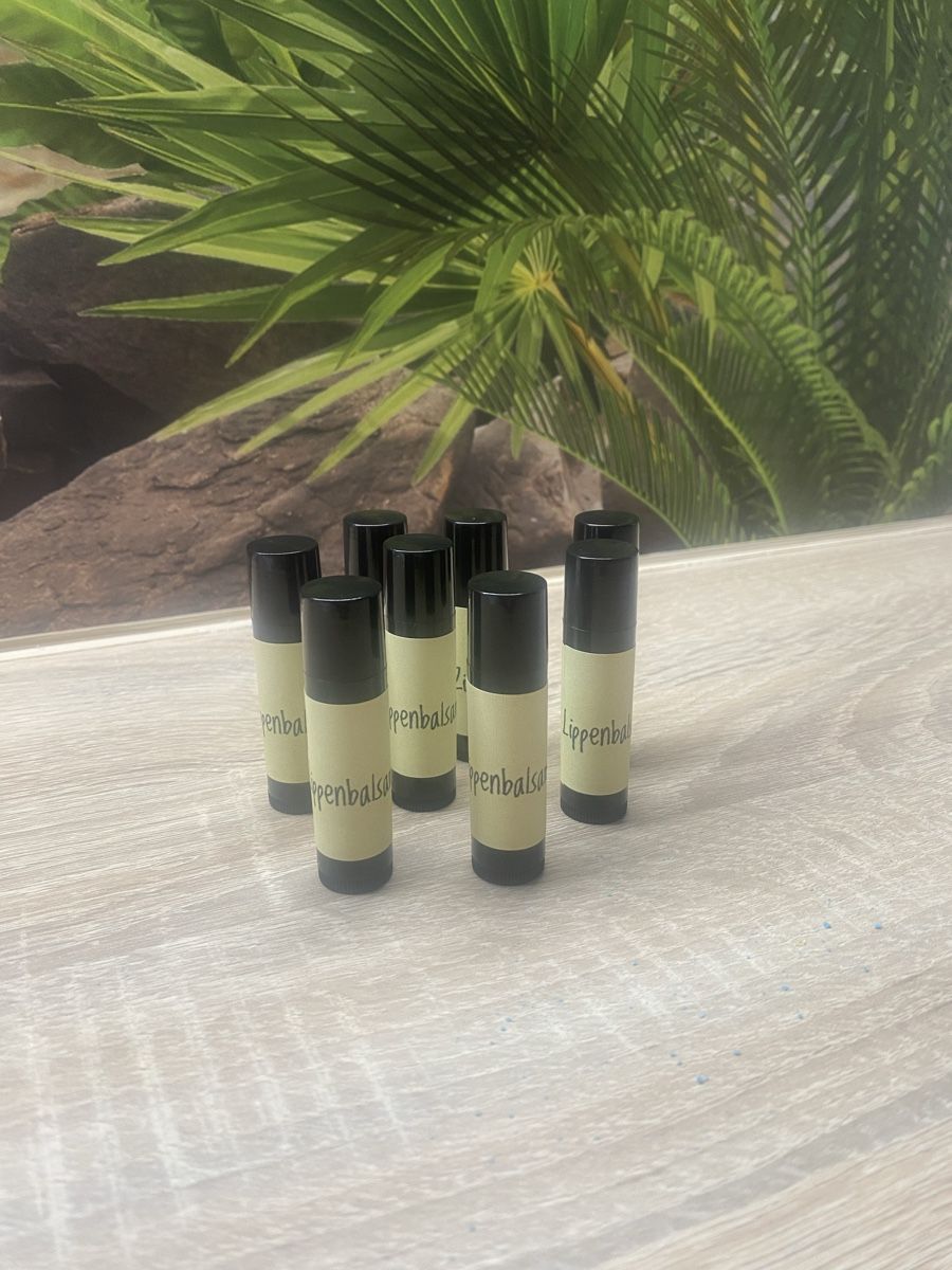Cura del viso: Lippenbalsam NEU in divseren Sorten – Nuovo e nell'imballaggio originale da St.Ursen venduto da starjet 1