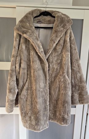 Plüschmantel Grösse M - Kuschelig & Warm, neu