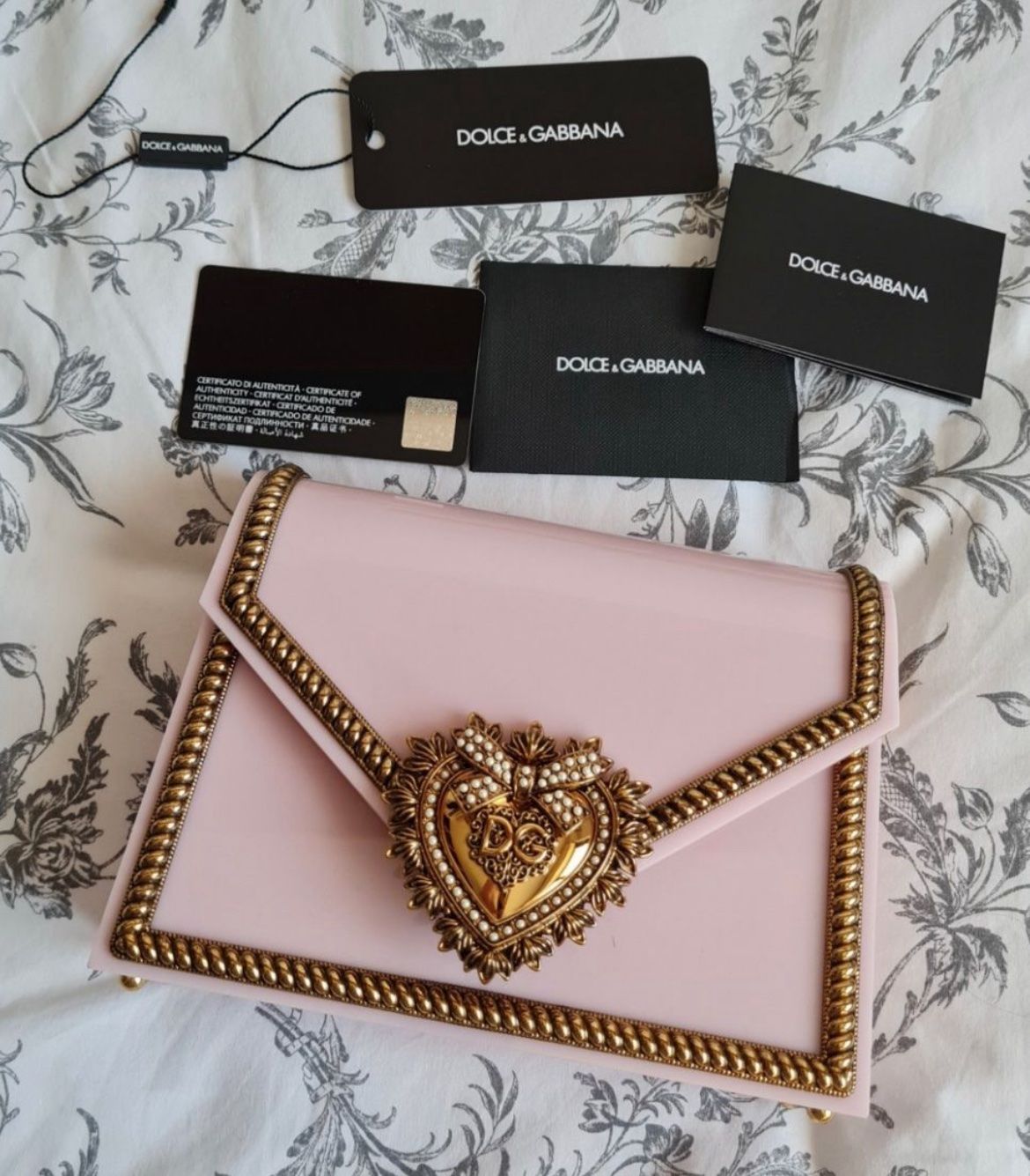 Dolce & Gabbana Borse da donna: Dolce & Gabbana Devotion Embellished Resin Shoulder Bag Pink – Nuovo (secondo la descrizione) da Frauenfeld venduto da Vanityroom