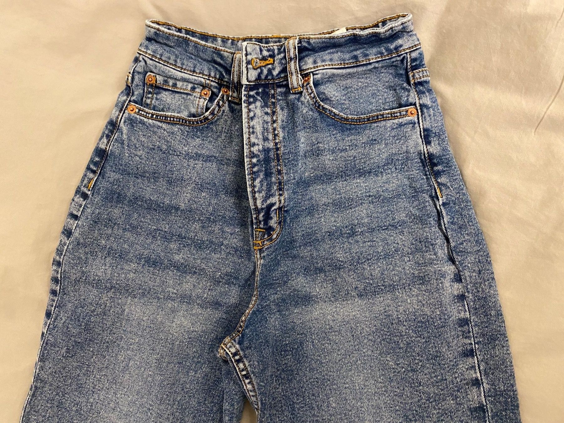 H&M Jeans: H&M Mom Jeans Grösse 36 – Usato da Cham venduto da Eliissa 1