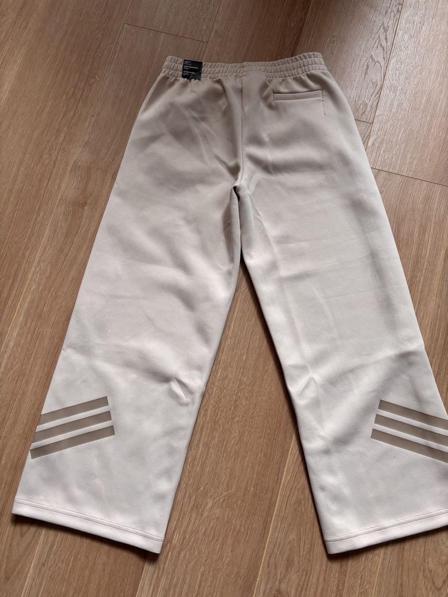 Adidas Hosen: adidas Performance FUTURE ICONS STRIPES WIDE LEG PANTS – Neu (gemäss Beschreibung) aus Weisslingen von Yuna123 2