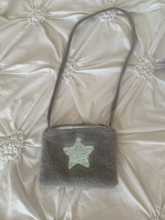 Flauschige Mädchen-Umhängetasche mit Wendepailletten-Stern