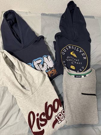Hoodies und Pullover Grösse 152