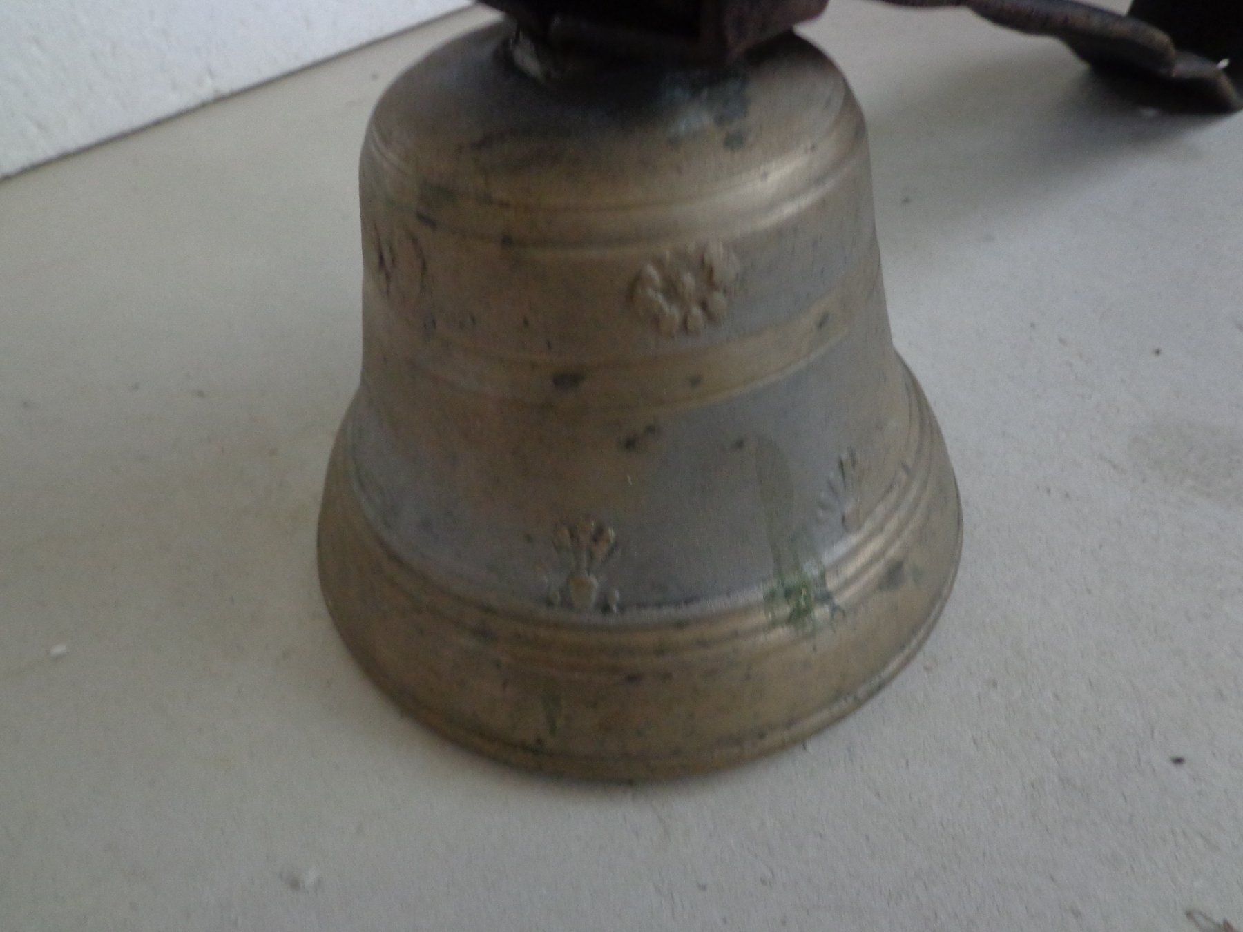 Campanacci mucche: Kuhglocke mit Riemen – Usato da Zofingen venduto da schmidi67 1