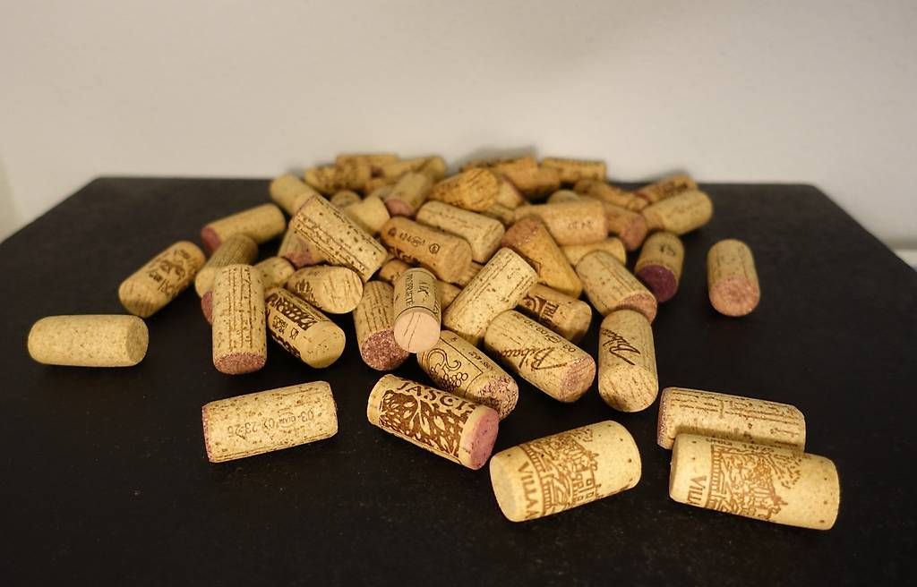 Apribottiglie & Tappi per chiusura: Bouchons en liège – Usato da Neuchâtel venduto da p_b_vdv7 2