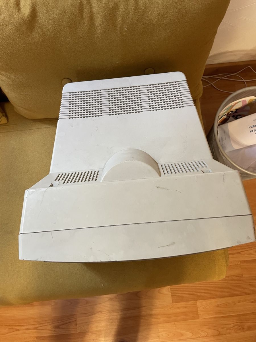 Monitor: Commodore 1084S-D2 Farbmonitor CRT Amiga C64 Funktioniert – Usato da Winterthur venduto da Ala_Minor 3