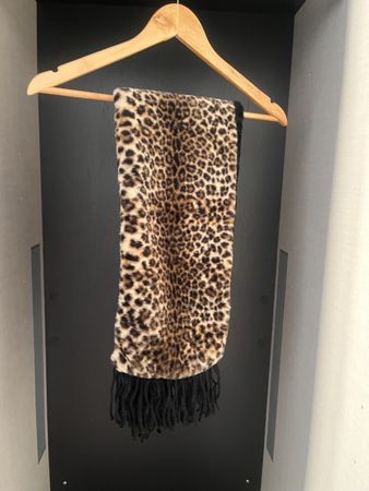 Intrend sciarpa leopardata effetto pelliccia – nuova con car