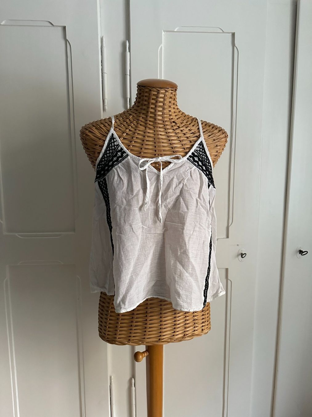 Tops: ECOTÉ - Boho Top weiss-schwarz M – Gebraucht aus Zürich von Diazaio