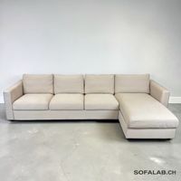 Ecksofa aus beige Stoff mit abnehmbaren Kissen