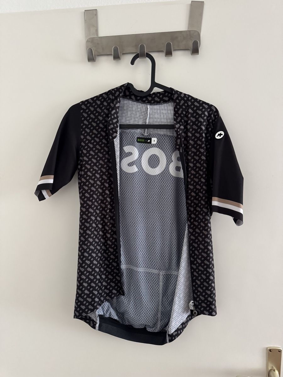 Assos Canottiere & Pantaloni: Assos X Boss Radtrikot / Jersey – Nuovo (secondo la descrizione) da wädenswil venduto da duz_2ryx