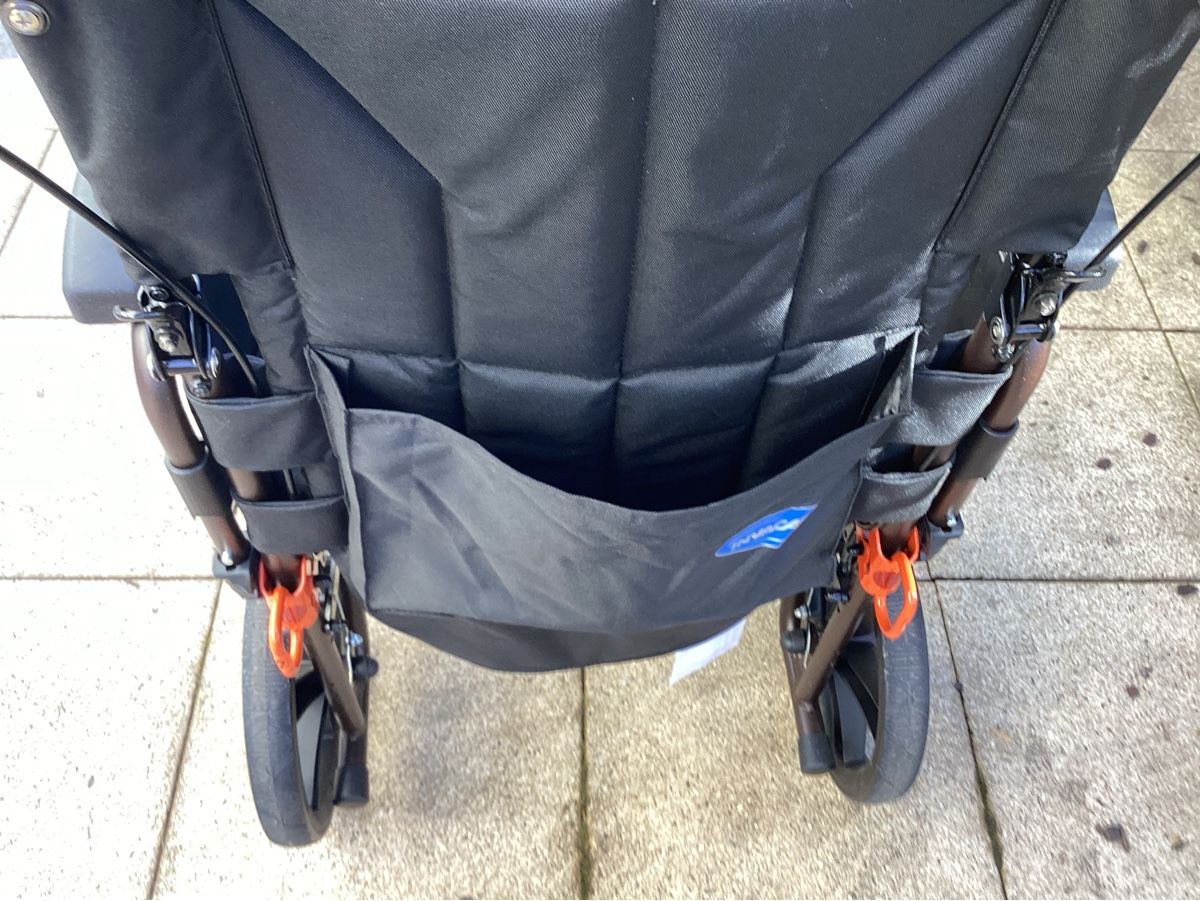 Sedie a rotelle: Transport- / Reiserollstuhl Invacare Action 2 Transit Lite – Usato da Arlesheim venduto da san_w9vr 5