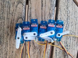 Servomoteurs Hitec HS-55 lot 6 pièces + 2 autres